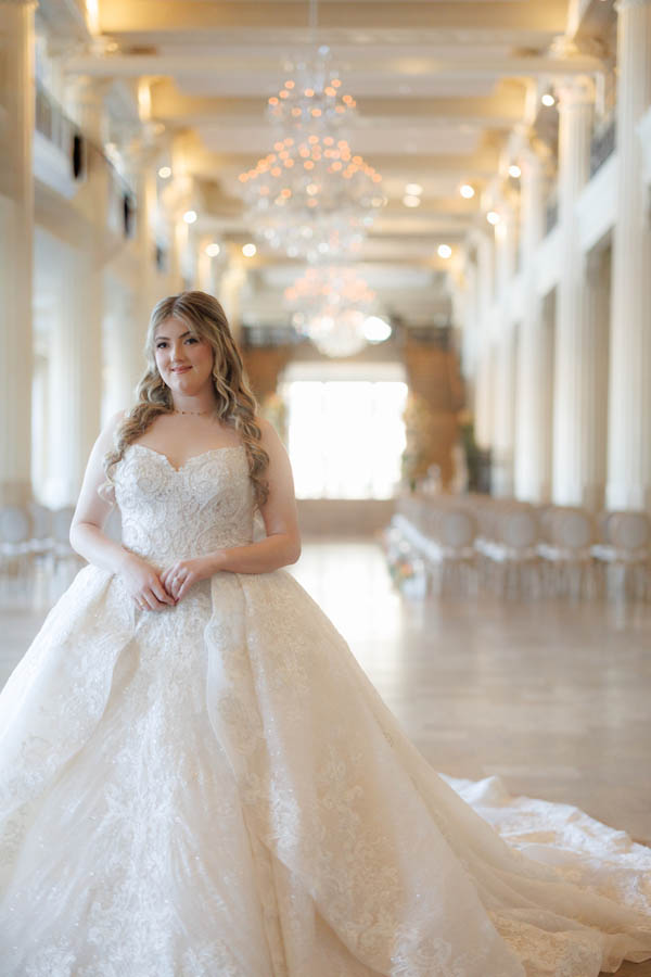 A bridal portrait at the Corinthian Houston