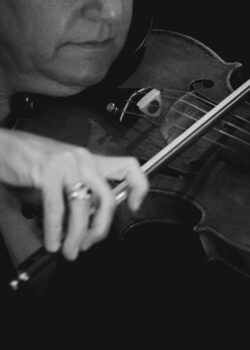 A Divisi Strings violinist at River Oaks Country Club