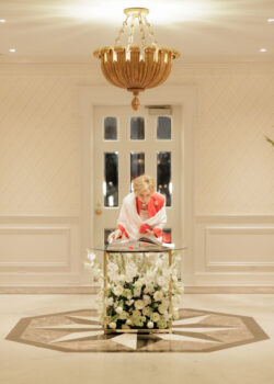 A guest views the guest book at a River Oaks Country Club wedding