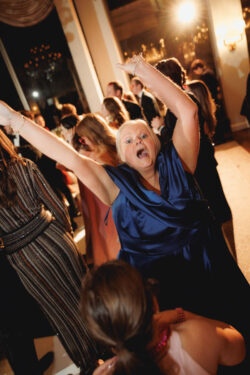 Groom's mom dances