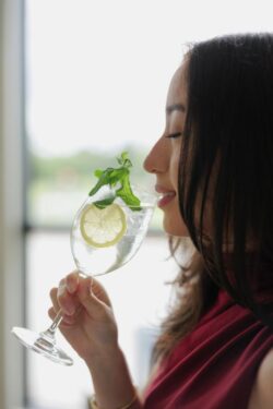 A guest at cocktail hour at a Houston Country Club wedding in Texas