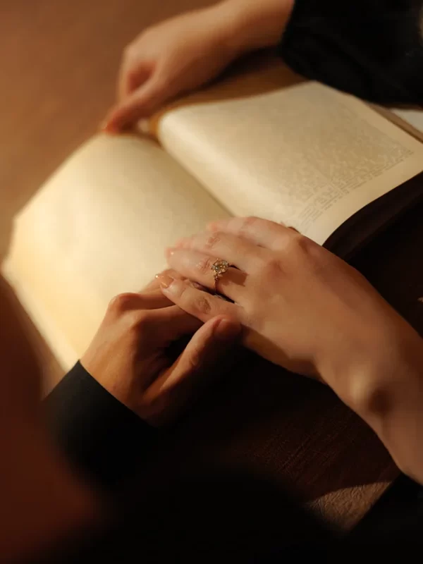engagement-photo-at julia ideson library